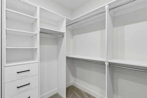 1810 19 Avenue Nw, Calgary, AB - Indoor With Storage