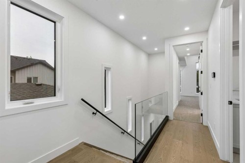 1810 19 Avenue Nw, Calgary, AB - Indoor Photo Showing Other Room