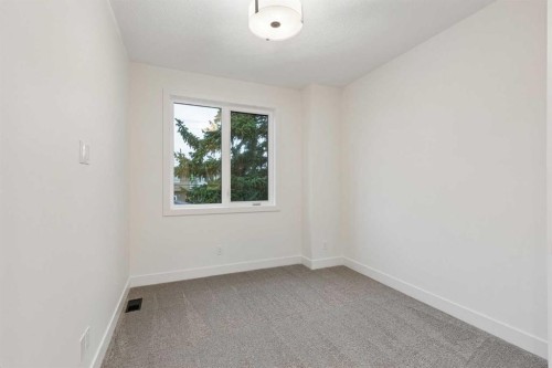 1810 19 Avenue Nw, Calgary, AB - Indoor Photo Showing Other Room