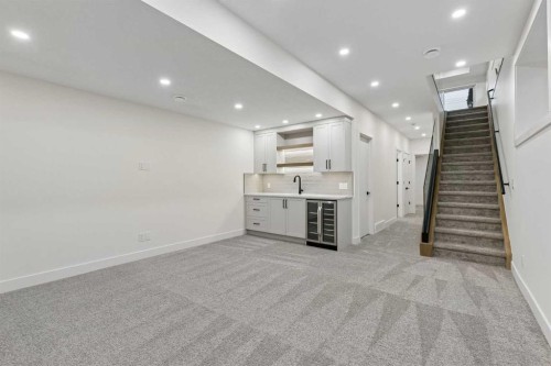 1810 19 Avenue Nw, Calgary, AB - Indoor Photo Showing Other Room
