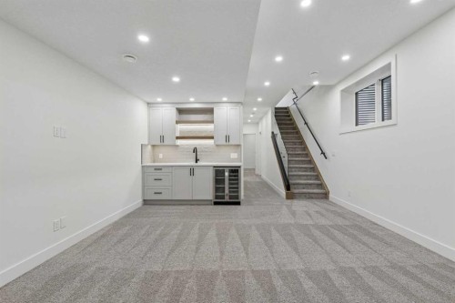 1810 19 Avenue Nw, Calgary, AB - Indoor Photo Showing Other Room