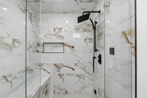 1810 19 Avenue Nw, Calgary, AB - Indoor Photo Showing Bathroom