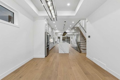 1810 19 Avenue Nw, Calgary, AB - Indoor Photo Showing Other Room