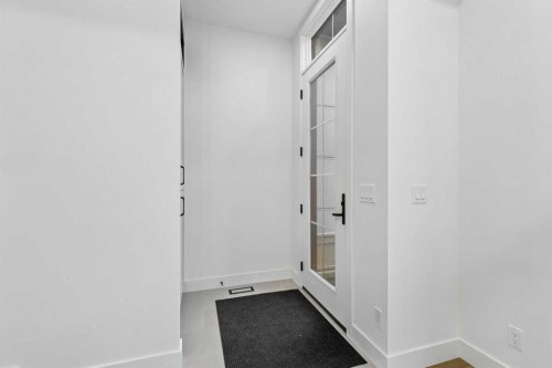 1810 19 Avenue Nw, Calgary, AB - Indoor Photo Showing Other Room