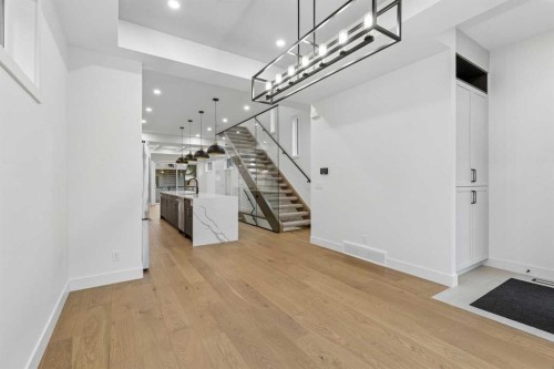 1810 19 Avenue Nw, Calgary, AB - Indoor Photo Showing Other Room
