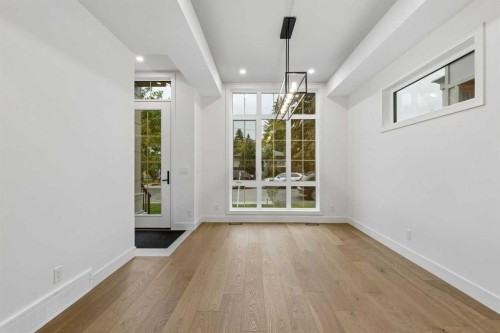 1810 19 Avenue Nw, Calgary, AB - Indoor Photo Showing Other Room