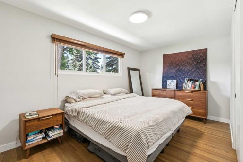 117 Chinook Drive Sw, Calgary, AB - Indoor Photo Showing Bedroom