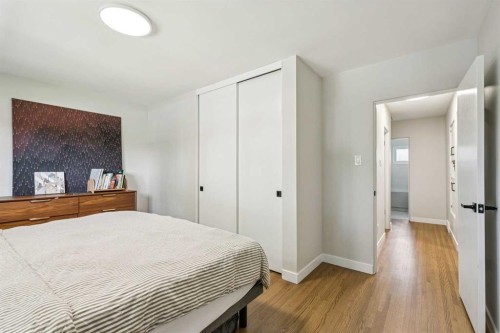 117 Chinook Drive Sw, Calgary, AB - Indoor Photo Showing Bedroom