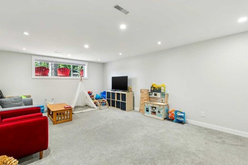117 Chinook Drive Sw, Calgary, AB - Indoor
