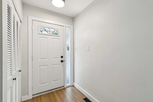 117 Chinook Drive Sw, Calgary, AB - Indoor Photo Showing Other Room
