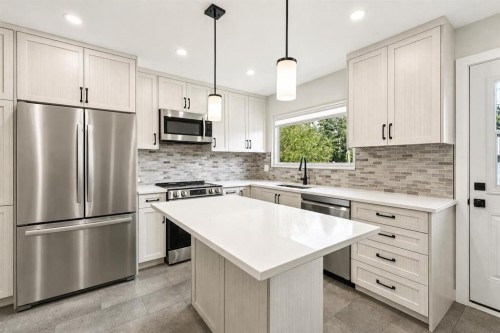 117 Chinook Drive Sw, Calgary, AB - Indoor Photo Showing Kitchen With Stainless Steel Kitchen With Upgraded Kitchen