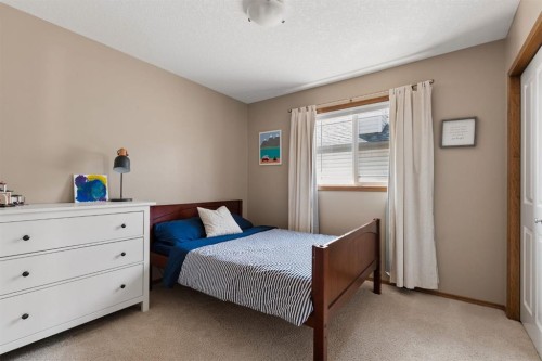36 Cranfield Manor Se, Calgary, AB - Indoor Photo Showing Bedroom