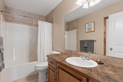 36 Cranfield Manor Se, Calgary, AB - Indoor Photo Showing Bathroom