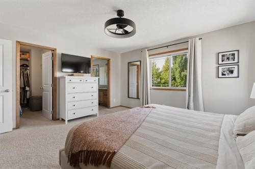 36 Cranfield Manor Se, Calgary, AB - Indoor Photo Showing Bedroom
