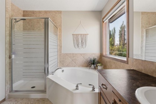 36 Cranfield Manor Se, Calgary, AB - Indoor Photo Showing Bathroom