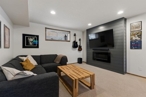36 Cranfield Manor Se, Calgary, AB - Indoor Photo Showing Living Room