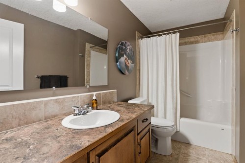 36 Cranfield Manor Se, Calgary, AB - Indoor Photo Showing Bathroom