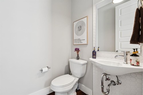 6 Quarry Lane Se, Calgary, AB - Indoor Photo Showing Bathroom