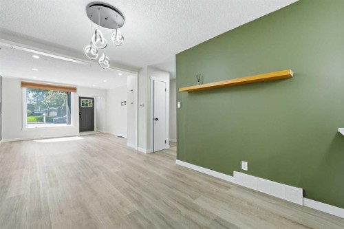 4608 70 Street Nw, Calgary, AB - Indoor Photo Showing Other Room