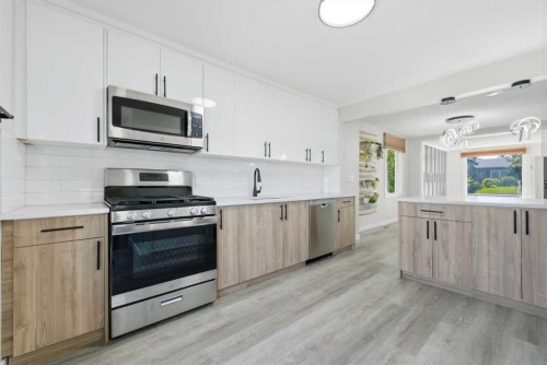4608 70 Street Nw, Calgary, AB - Indoor Photo Showing Kitchen