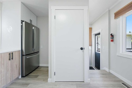 4608 70 Street Nw, Calgary, AB - Indoor Photo Showing Other Room