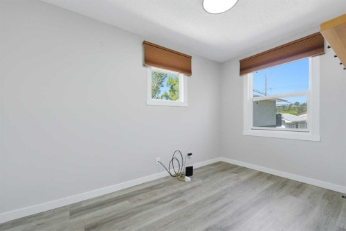 4608 70 Street Nw, Calgary, AB - Indoor Photo Showing Other Room