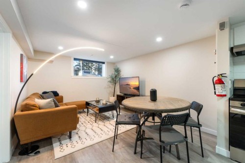 4608 70 Street Nw, Calgary, AB - Indoor