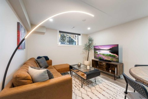 4608 70 Street Nw, Calgary, AB - Indoor