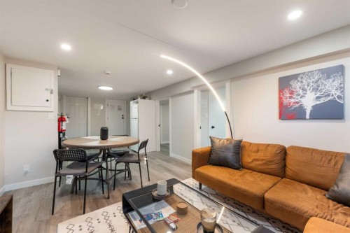 4608 70 Street Nw, Calgary, AB - Indoor