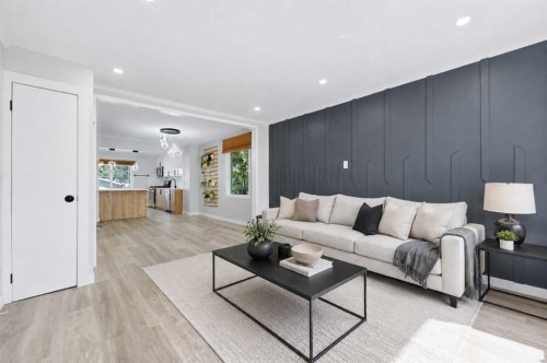 4608 70 Street Nw, Calgary, AB - Indoor Photo Showing Living Room