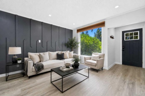 4608 70 Street Nw, Calgary, AB - Indoor Photo Showing Living Room