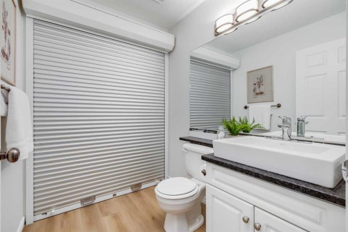 155 Prominence Heights Sw, Calgary, AB - Indoor Photo Showing Bathroom