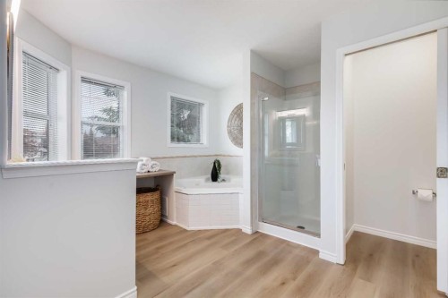 155 Prominence Heights Sw, Calgary, AB - Indoor Photo Showing Bathroom