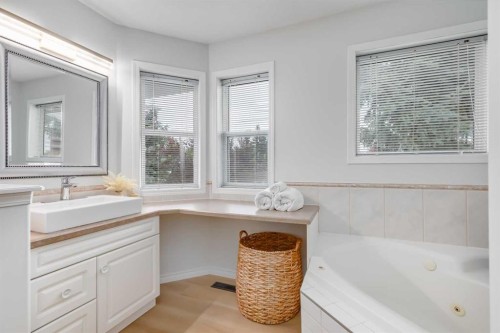 155 Prominence Heights Sw, Calgary, AB - Indoor Photo Showing Bathroom