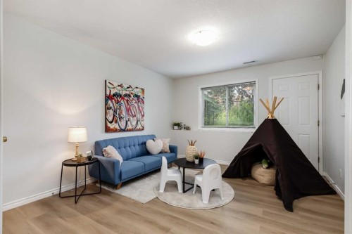 155 Prominence Heights Sw, Calgary, AB - Indoor Photo Showing Living Room