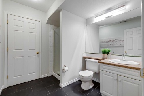 155 Prominence Heights Sw, Calgary, AB - Indoor Photo Showing Bathroom
