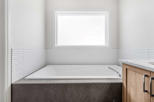 63 Annette Rise Nw, Calgary, AB - Indoor Photo Showing Bathroom