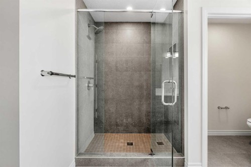 63 Annette Rise Nw, Calgary, AB - Indoor Photo Showing Bathroom