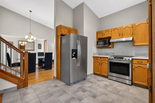 8 Erin Meadow Way Se, Calgary, AB - Indoor Photo Showing Kitchen