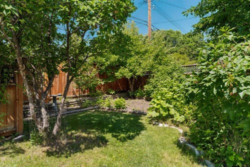 5919 Thornton Road Nw, Calgary, AB - Outdoor