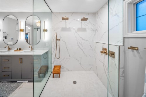 255 Gleneagles View, Cochrane, AB - Indoor Photo Showing Bathroom