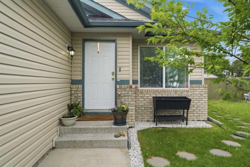 109 Canoe Square Sw, Airdrie, AB 