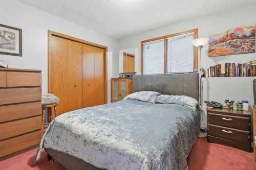 149 Edgehill Drive Nw, Calgary, AB - Indoor Photo Showing Bedroom