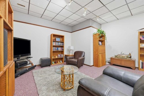 149 Edgehill Drive Nw, Calgary, AB - Indoor Photo Showing Living Room