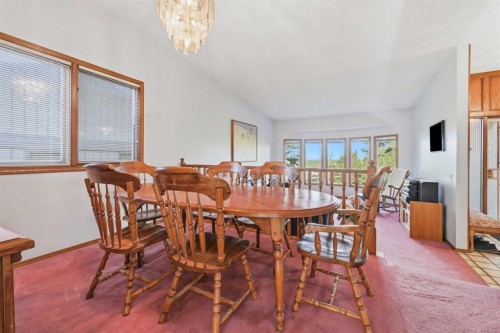 149 Edgehill Drive Nw, Calgary, AB - Indoor Photo Showing Dining Room