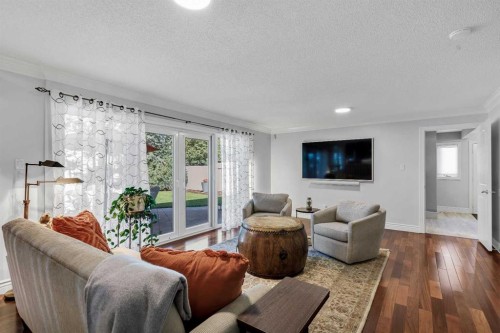10907 Willowfern Drive Se, Calgary, AB - Indoor Photo Showing Living Room