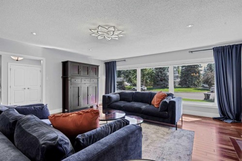10907 Willowfern Drive Se, Calgary, AB - Indoor Photo Showing Living Room