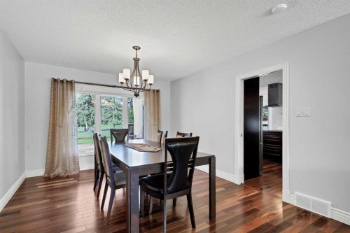 10907 Willowfern Drive Se, Calgary, AB - Indoor Photo Showing Dining Room