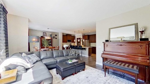 31 Ravenslea Crescent Se, Airdrie, AB - Indoor Photo Showing Living Room