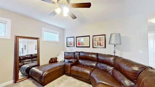 31 Ravenslea Crescent Se, Airdrie, AB - Indoor Photo Showing Living Room